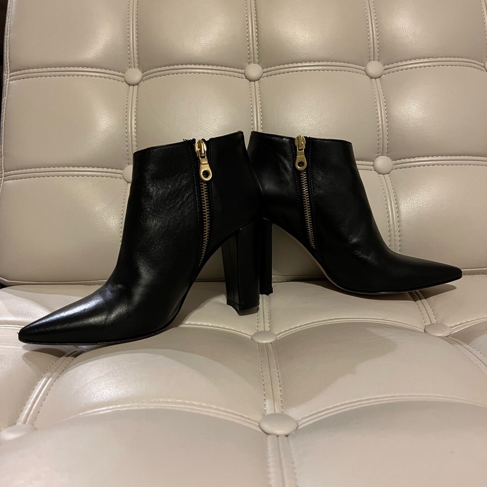 Black leather ankle boots made in Italy size 35/US size 5